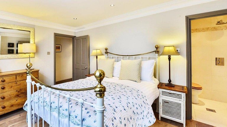 Buns Apartment | Kensington Palace | LDN500