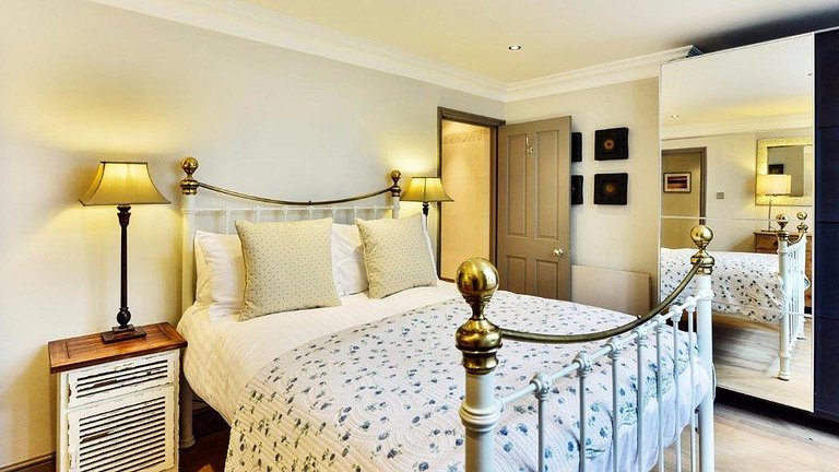 Buns Apartment | Kensington Palace | LDN500