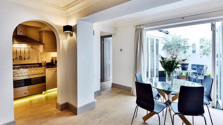 Buns Apartment | Kensington Palace | LDN500