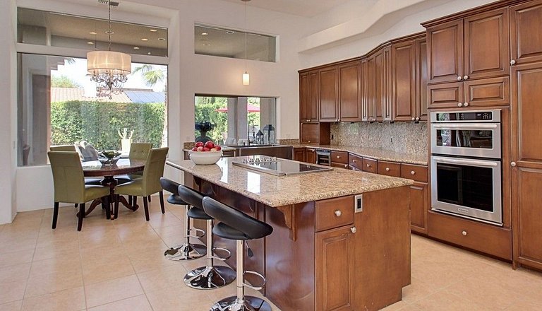 Villa Utopia | EUA329