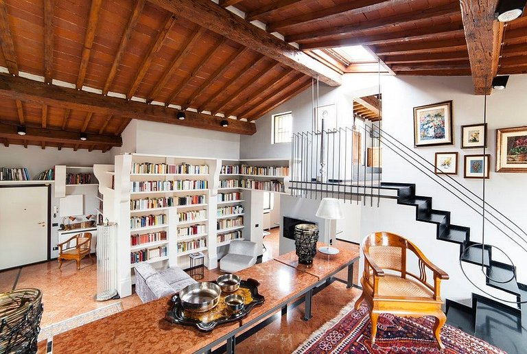 ITA710 | Apartment Ghibellina