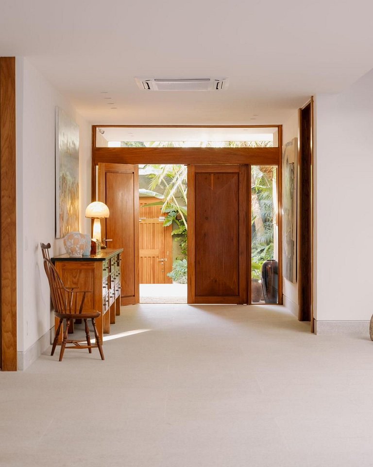 Experience luxury and modernity in this magnificent house bo