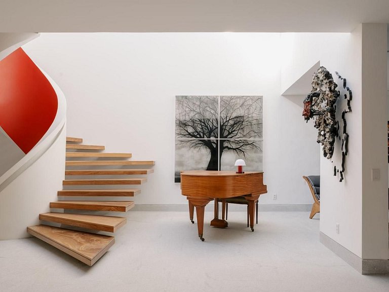 Experience luxury and modernity in this magnificent house bo