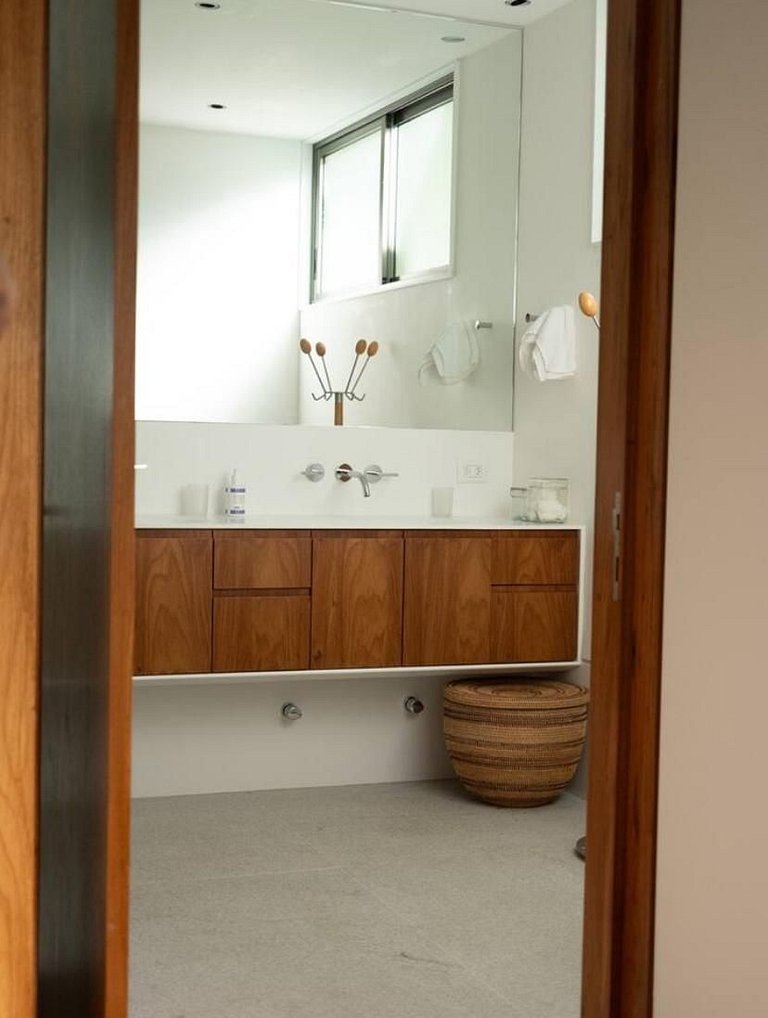 Experience luxury and modernity in this magnificent house bo