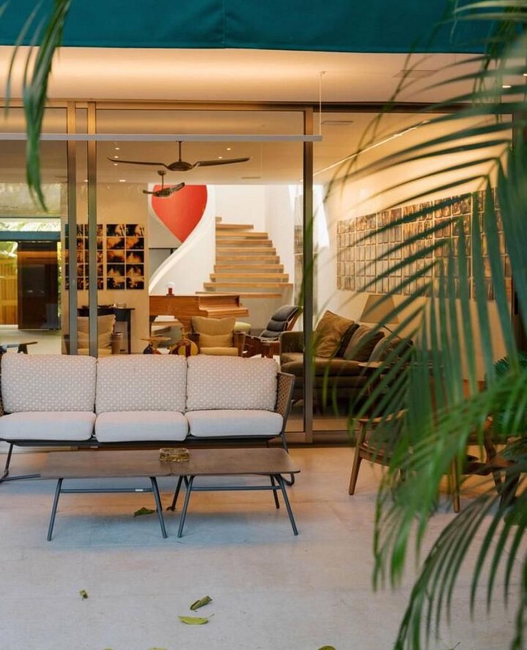 Experience luxury and modernity in this magnificent house bo