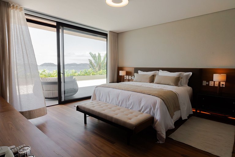 Luxury vacation home on the beach in Angra dos Reis, RJ