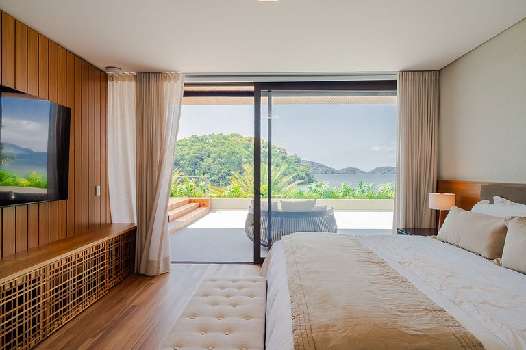 Luxury vacation home on the beach in Angra dos Reis, RJ