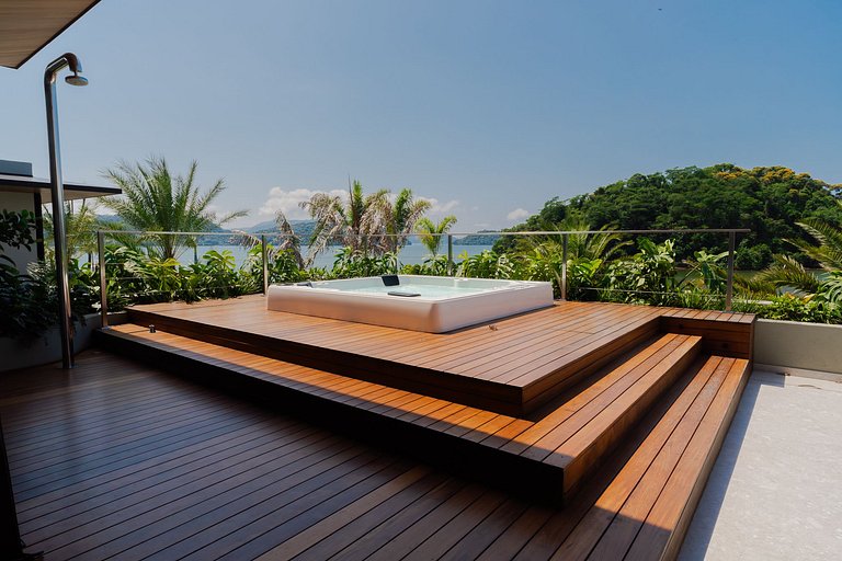 Luxury vacation home on the beach in Angra dos Reis, RJ