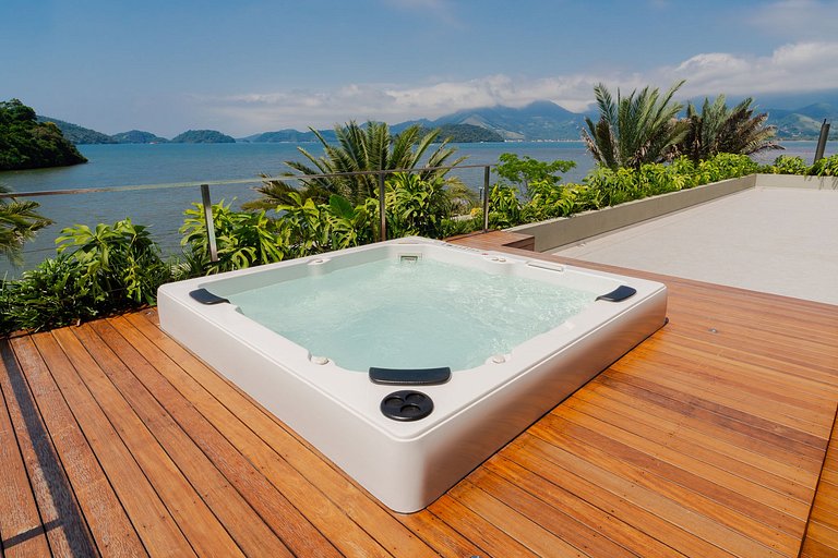 Luxury vacation home on the beach in Angra dos Reis, RJ