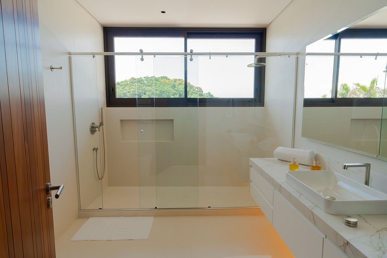 Luxury vacation home on the beach in Angra dos Reis, RJ