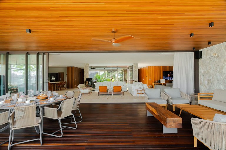 Luxury vacation home on the beach in Angra dos Reis, RJ