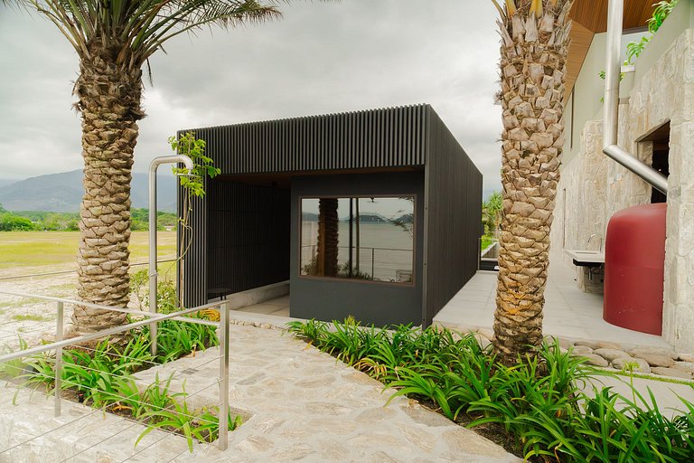 Luxury vacation home on the beach in Angra dos Reis, RJ