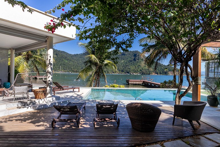 Casa de Luxo Frente Mar – Piscina, Pier e Praia Particular