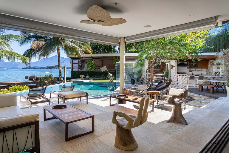 Casa de Luxo Frente Mar – Piscina, Pier e Praia Particular