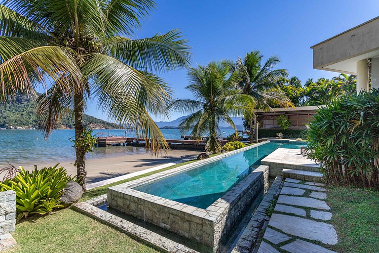 Casa de Luxo Frente Mar – Piscina, Pier e Praia Particular