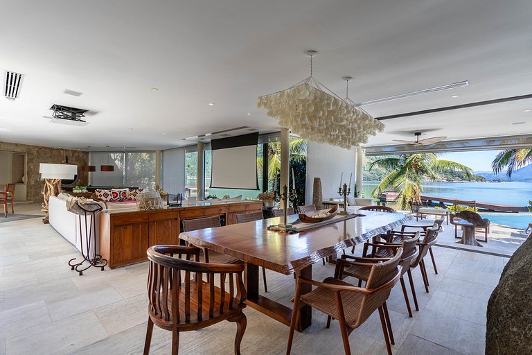 Casa de Luxo Frente Mar – Piscina, Pier e Praia Particular