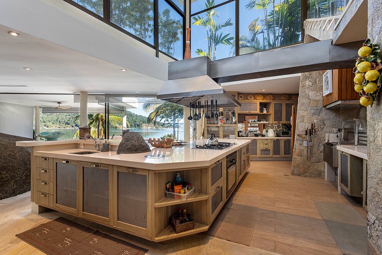 Casa de Luxo Frente Mar – Piscina, Pier e Praia Particular