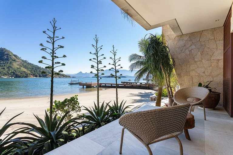 Casa de Luxo Frente Mar – Piscina, Pier e Praia Particular