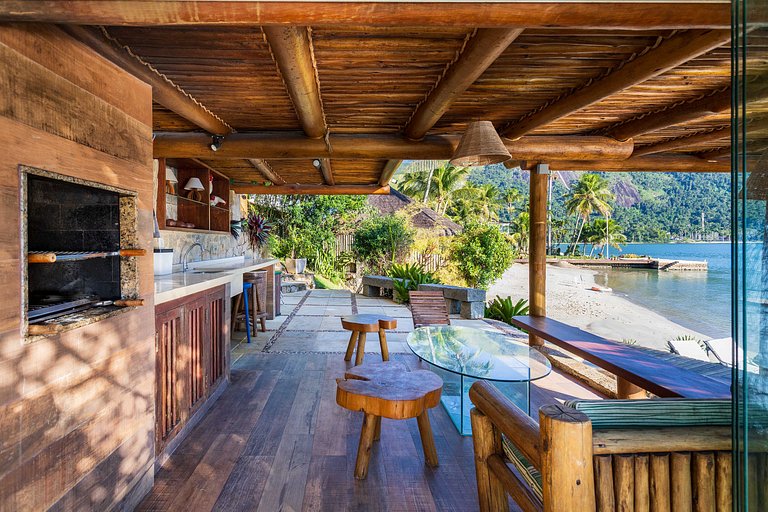 Casa de Luxo Frente Mar – Piscina, Pier e Praia Particular