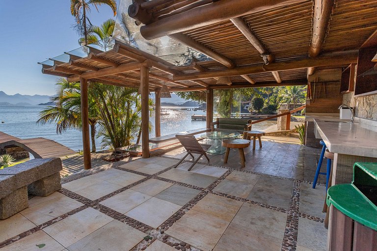 Casa de Luxo Frente Mar – Piscina, Pier e Praia Particular