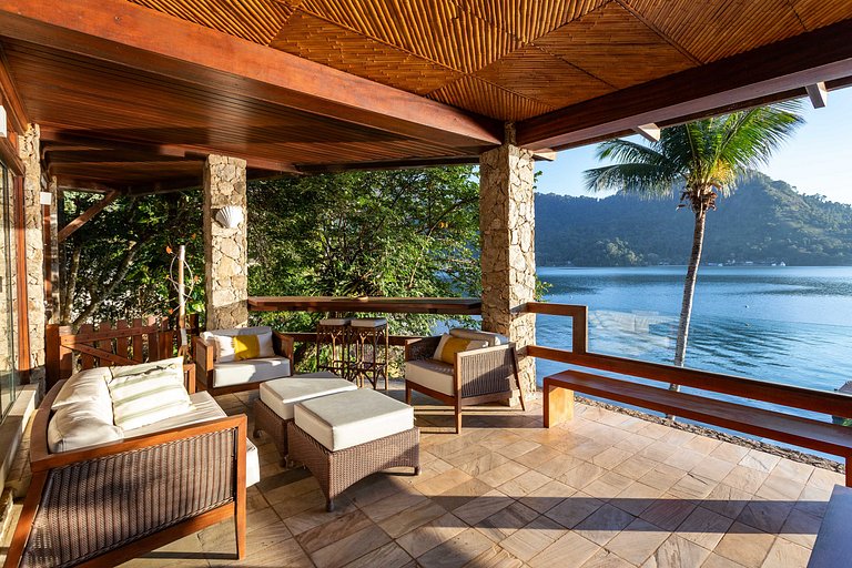 Casa de Luxo Frente Mar – Piscina, Pier e Praia Particular