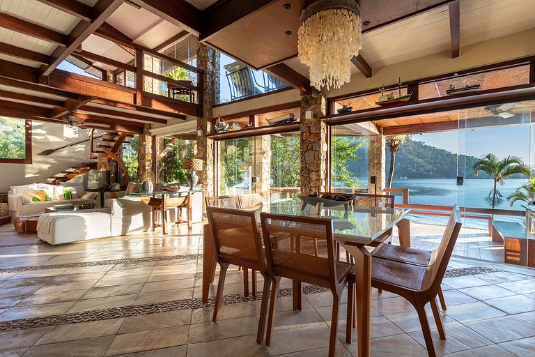 Casa de Luxo Frente Mar – Piscina, Pier e Praia Particular