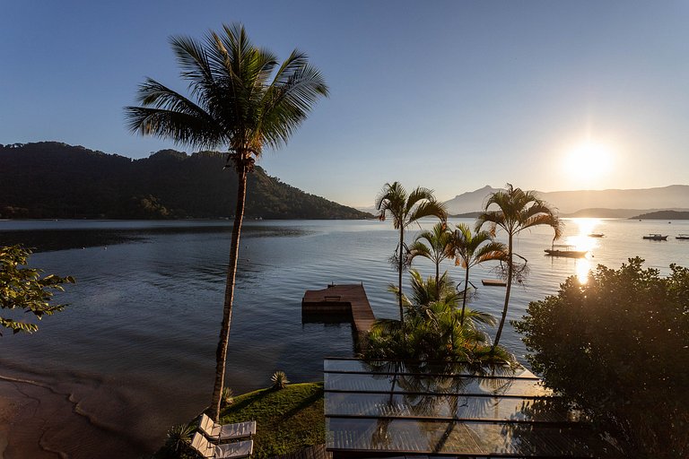 Casa de Luxo Frente Mar – Piscina, Pier e Praia Particular