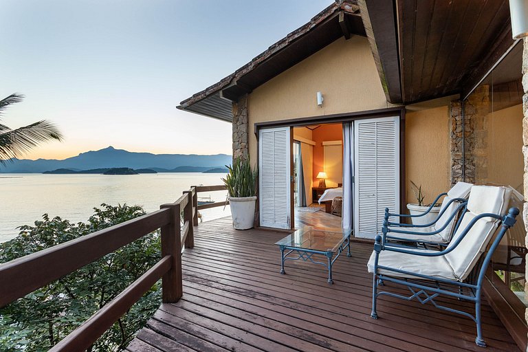 Casa de Luxo Frente Mar – Piscina, Pier e Praia Particular