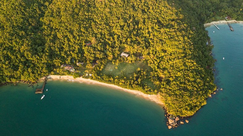 Casa beira da Praia do Iguassu Angra dos Reis RJ