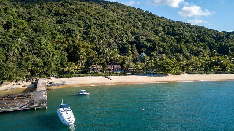 Casa beira da Praia do Iguassu Angra dos Reis RJ