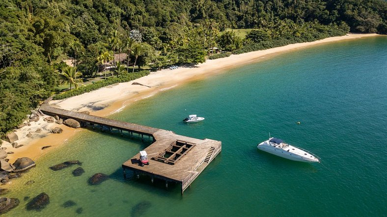 Casa beira da Praia do Iguassu Angra dos Reis RJ