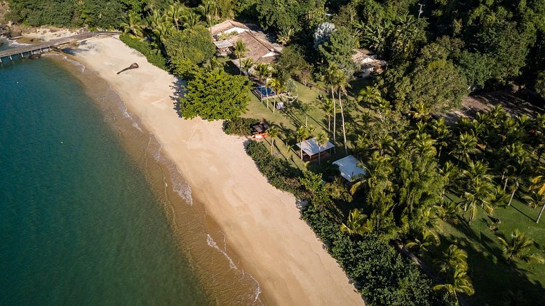 Casa beira da Praia do Iguassu Angra dos Reis RJ