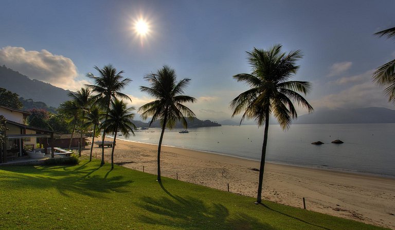 Casa Luxo beira de praia em Angra dos Reis RJ