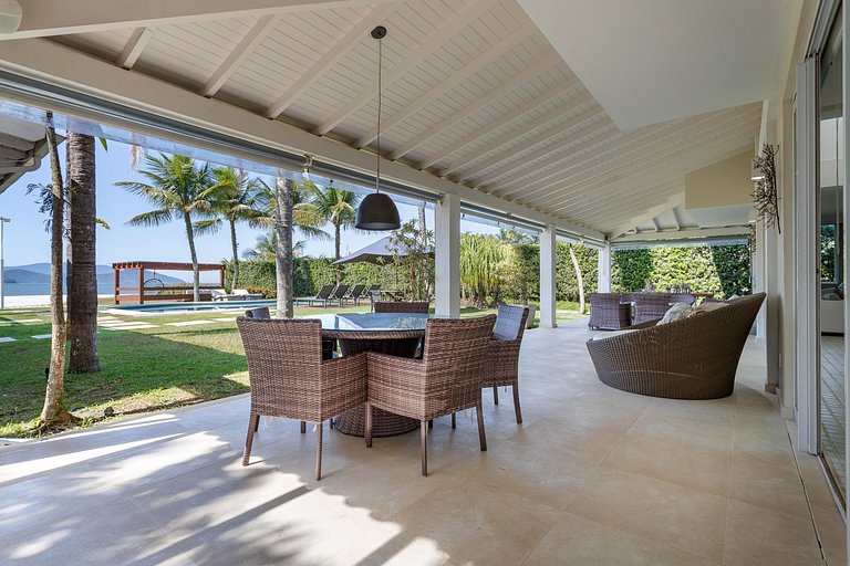 Casa luxo de temporada beira de praia em Angra dos Reis RJ