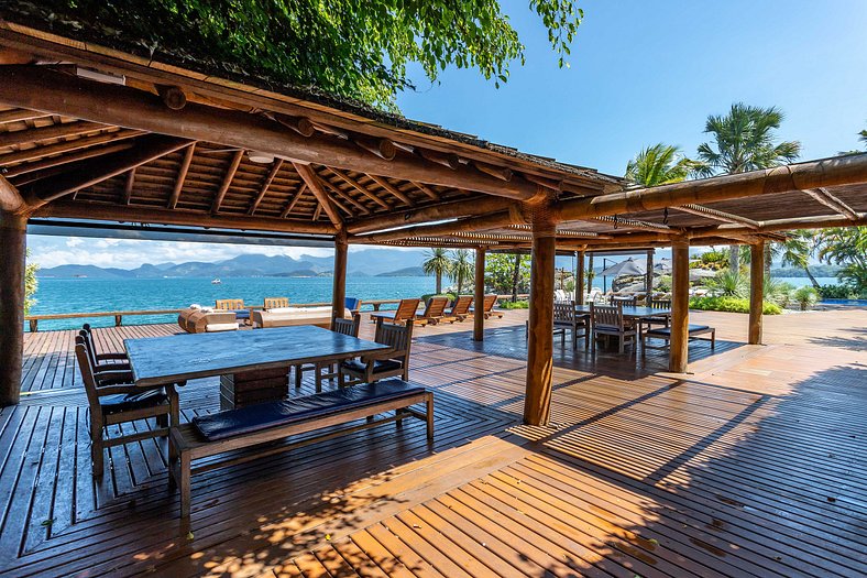 Casa Luxo de temporada com vista mar em Angra dos Reis RJ