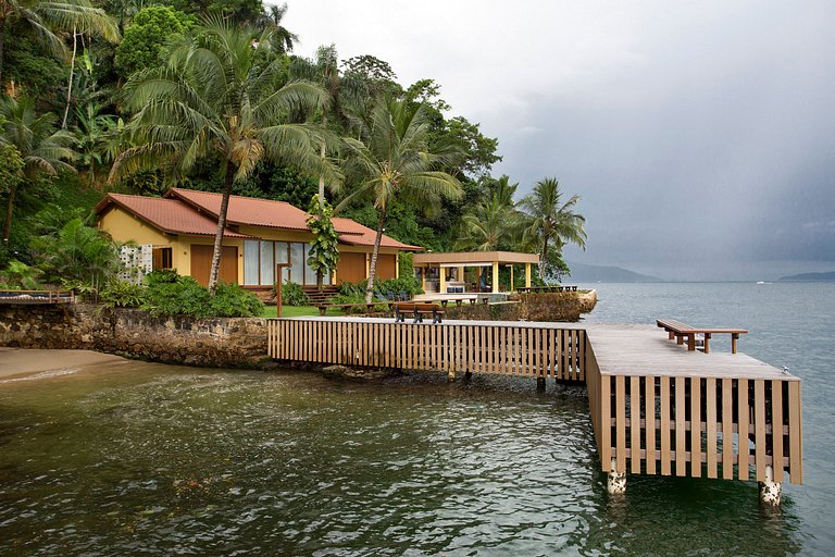 Casa Luxo de temporada com vista mar em Angra dos Reis RJ