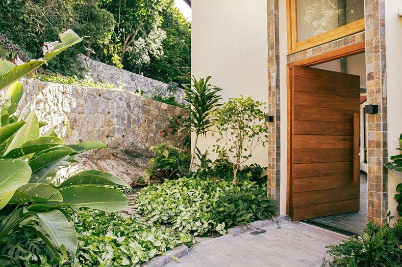 Casa luxo de temporada com vista mar em Búzios RJ