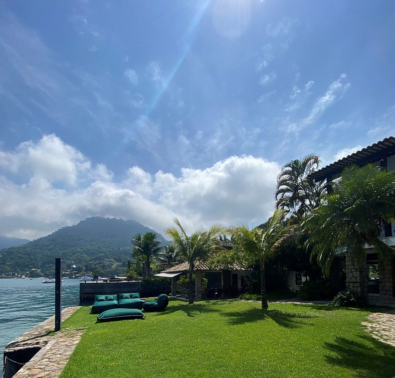 Casa Luxo de Temporada em beira mar Angra dos Reis RJ